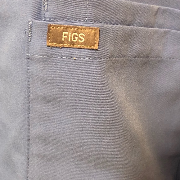 Figs Leon Blue Men’s Technical Collection V-Neck Short Sleeve Scrub Top 2 pocket - Picture 3 of 6